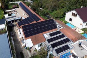 Komerčná inštalácia fotovoltiky 50 kWp na kľúč na strechu reštaurácie, Hviezdoslavov