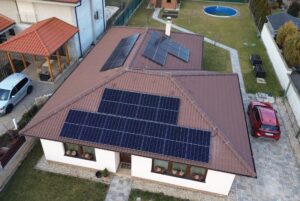 Kompletná inštalácia fotovoltiky 10 kWp s meničom a integráciou Smart Home pre rodinný dom, Zavar