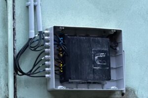 Inštalácia vonkajšej serverovne, exteriérovej zbernice a servera inteligentnej bezpečnosti pre kameňolom